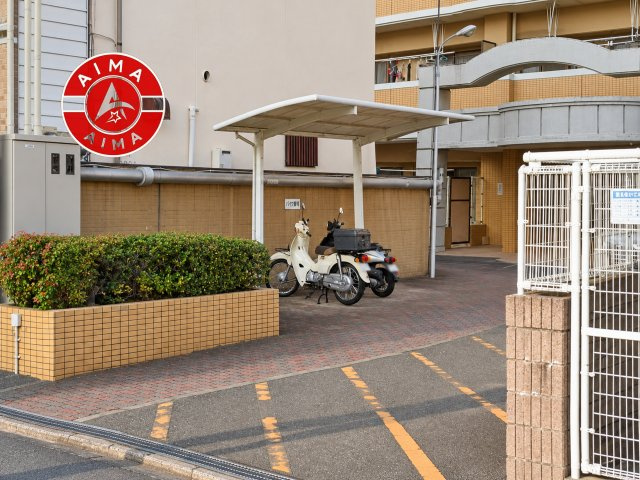 シティマンション春日の駐輪場|屋根付きの駐輪場なので雨の日でも安心です。