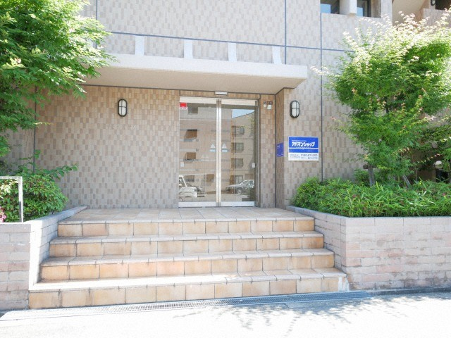 大阪市住吉区我孫子５丁目の賃貸マンションのエントランス