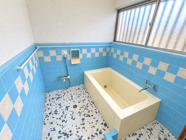 茂原市北塚　中古戸建の浴室|※画像の一部はAIを用いて加工・編集しています。実際の状況と異なる場合がありますので、ご了承下さい。