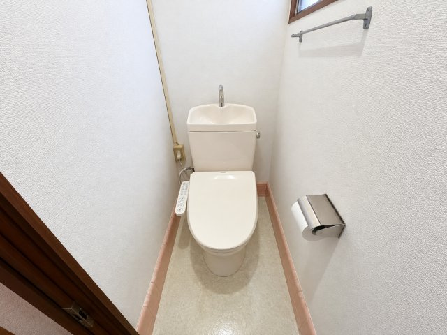 茂原市北塚　中古戸建のトイレ|※画像の一部はAIを用いて加工・編集しています。実際の状況と異なる場合がありますので、ご了承下さい。