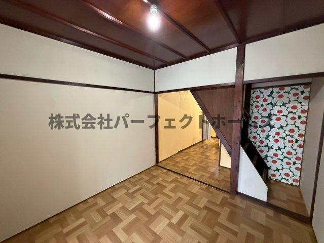 都丘町テラスハウス　賃貸の居間・リビング|使いやすいリビングです