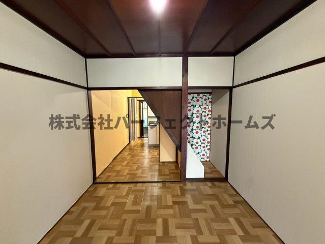 都丘町テラスハウス　賃貸の居間・リビング|おしゃれな居間です