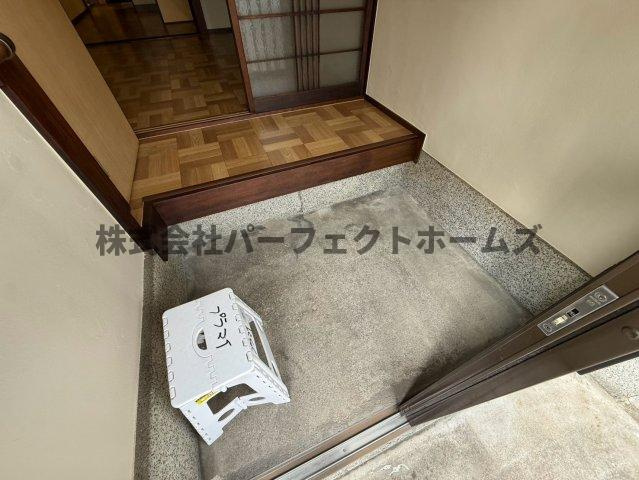 都丘町テラスハウス　賃貸の玄関|収納もある玄関です
