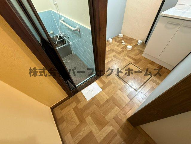 都丘町テラスハウス　賃貸の洗面所|忙しい朝には欠かせない洗面所です