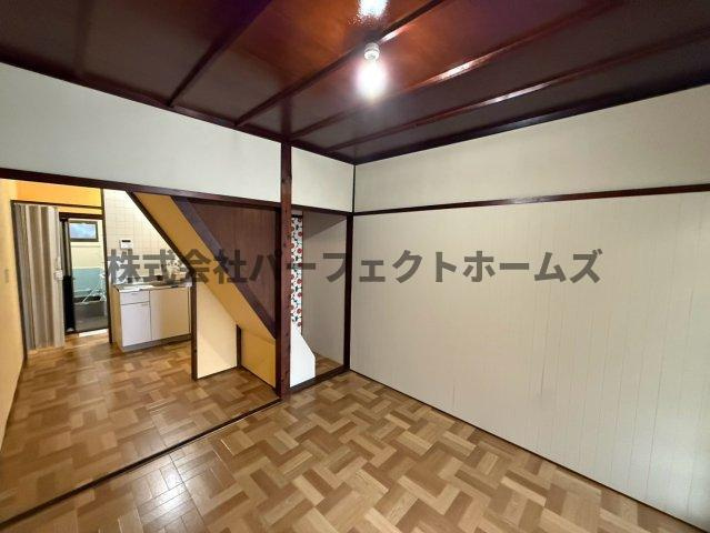 都丘町テラスハウス　賃貸の居間・リビング|おしゃれな居間です
