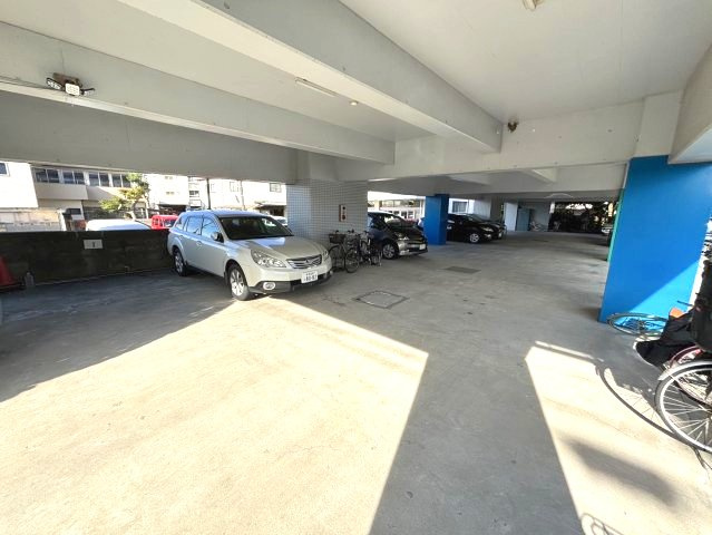ウインズフジの駐車場