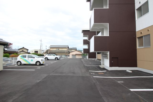 アーバンコート庄内弐番館の駐車場