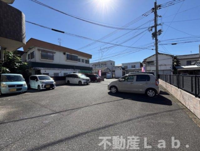 ユーミーマンション小松原の駐車場