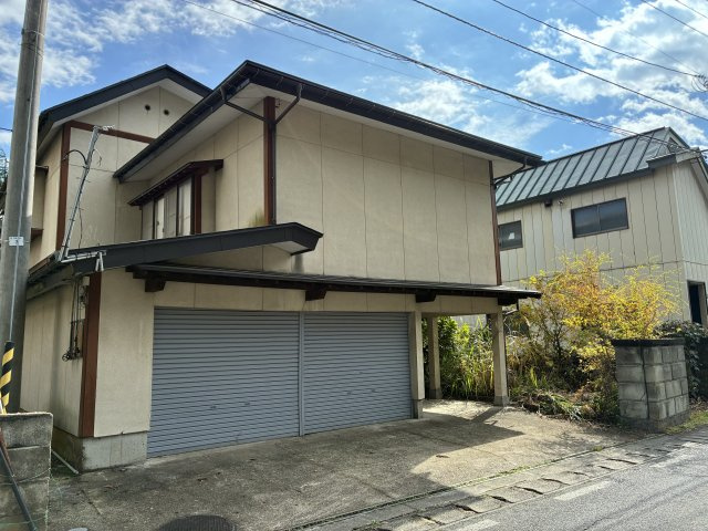 米沢市林泉寺１丁目　二階建て中古住宅
