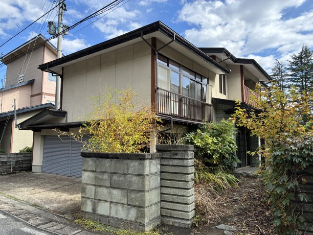 米沢市林泉寺１丁目　二階建て中古住宅
