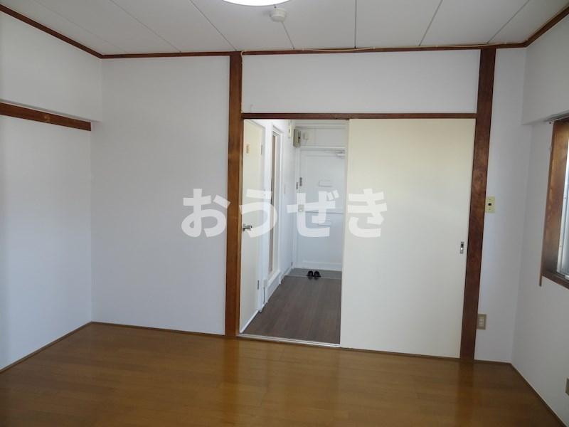 丸忠マンションの玄関