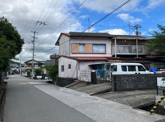 「小学校近く」高知市北竹島町　売地　建築条件無しの周辺|敷地に面する道路の様子。道幅や見通し、普段のお車でのアクセスをご確認ください。