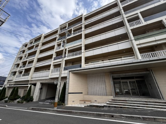 アンピール千早駅南の外観|永く愛される洗練されたデザインです☆
