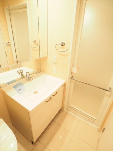 新品家具付きマンション中目黒18(KaGood東京)の独立洗面台