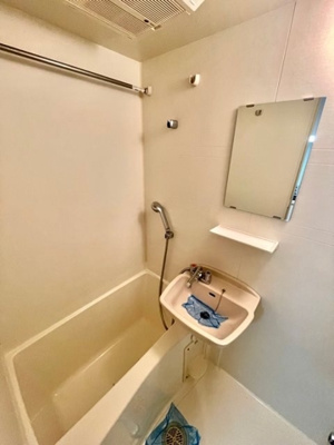 【浴室】 | 新品家具付きマンション上落合14(KaGood東京) | コンパクトで使いやすいお風呂です