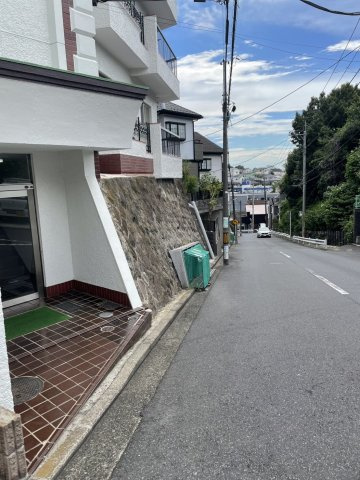 神奈川県横浜市鶴見区東寺尾6丁目 ロアール東寺尾のその他|前面道路は視界が開けており、落ち着いた街並みが広がります