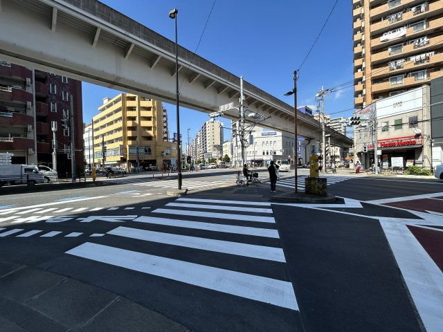田端新町ロイヤルマンションの周辺|大きな交差点近くの立地です。