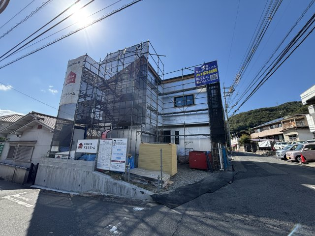 栗原町　新築長期優良住宅の前面道路含む現地写真