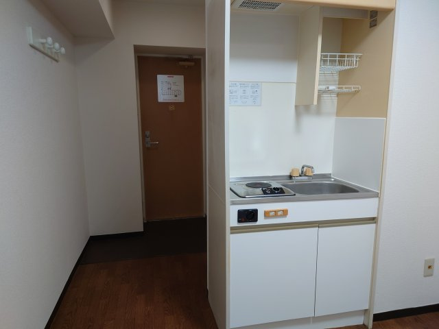 ロイヤル石川町の玄関|収納もある玄関です
