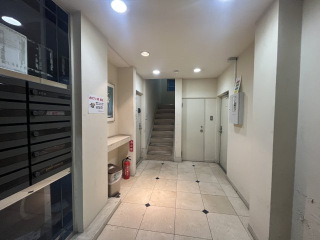 【ロビー】 | スタジオ根岸 | 建物の内部です