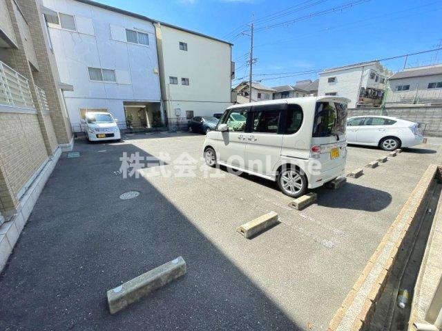 イーストラインの駐車場