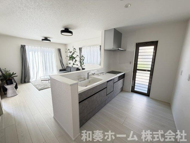 徳島市上吉野建売③　オール電化住宅の居間・リビング
