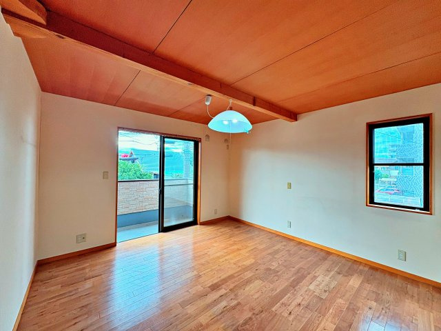 《若葉駅徒歩10分》鶴ヶ島市富士見2丁目　中古戸建の洋室|洋室8帖