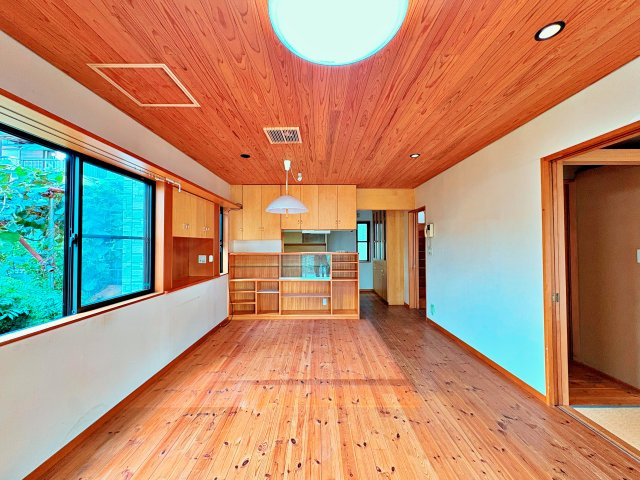 《若葉駅徒歩10分》鶴ヶ島市富士見2丁目　中古戸建の居間・リビング|LDK17帖