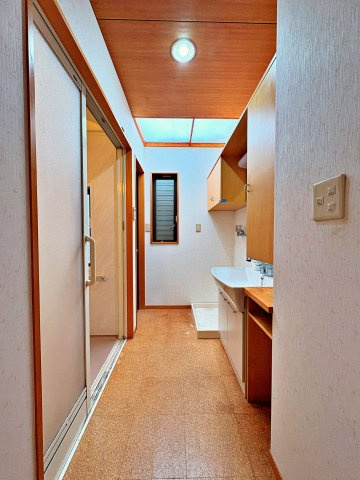 《若葉駅徒歩10分》鶴ヶ島市富士見2丁目　中古戸建の脱衣所