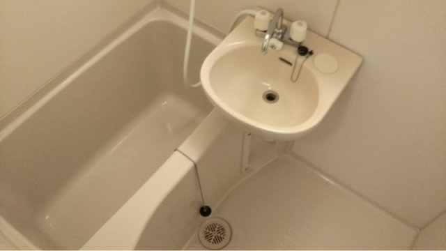 レオパレスクラール　ガルテンの浴室|ゆったり過ごせるお風呂です