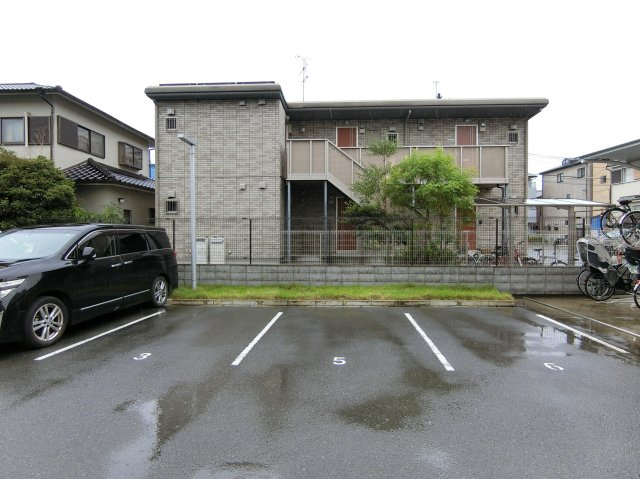 リバーフィールド茨木の駐車場