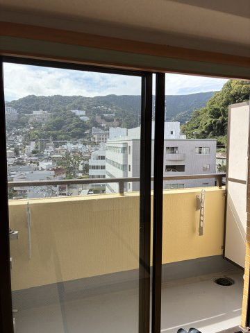アーバンヒルズ熱海のバルコニー|6階建ての5階なので開放感のあるバルコニーです。