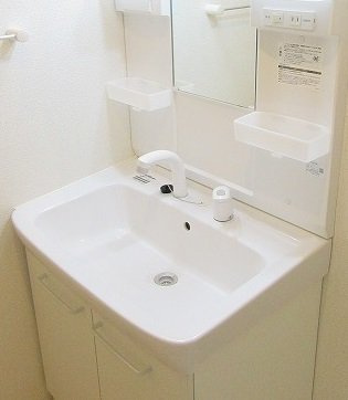 エターラス　アヴェニューの洗面所|ゆったりとスペースのある洗面所
