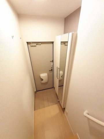 アメニティプレイス　Ⅰの玄関|明るい玄関です