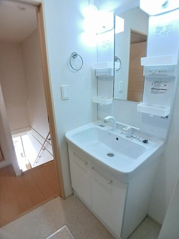 ヴィラ・クレールの洗面所|コンパクトで使いやすい洗面所