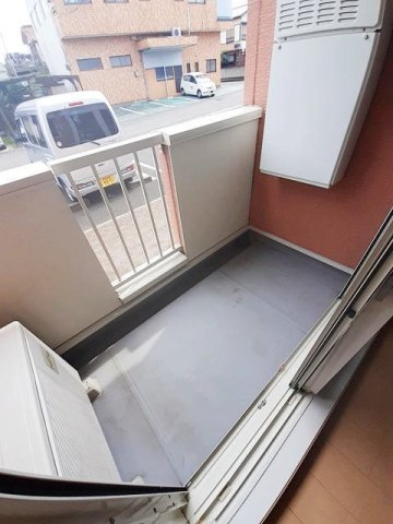 クレッシェのバルコニー|暖かな日差しのふりそそぐバルコニー