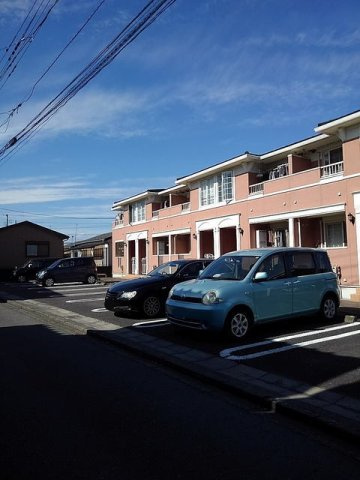 クレッシェの駐車場|駐車場があるので、車を買う予定の方も安心です