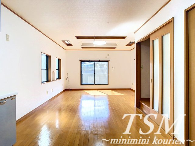 東中振１丁目戸建賃貸の居間・リビング