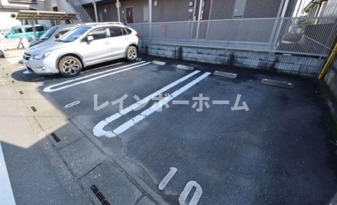 コンフォート並木西の駐車場