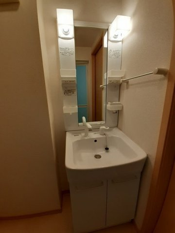 ル　シーズの洗面所|明るい洗面所です