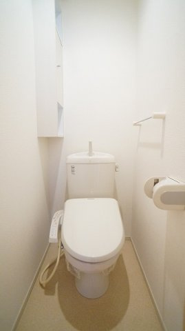 オークヒルズⅢのトイレ|落ち着いた色調のトイレです