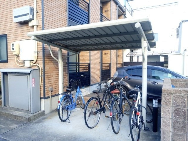 レオネクストウエストのその他|駐輪場