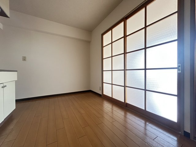 名古屋市天白区元八事４丁目の賃貸マンションの居間・リビング|こちらのリビングで趣味の時間をお楽しみください