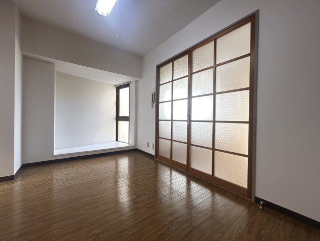 名古屋市天白区元八事４丁目の賃貸マンションの居間・リビング|こちらの居間で趣味の時間をお楽しみください