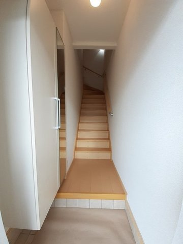 ティアモ　Ｋの玄関|明るい玄関です