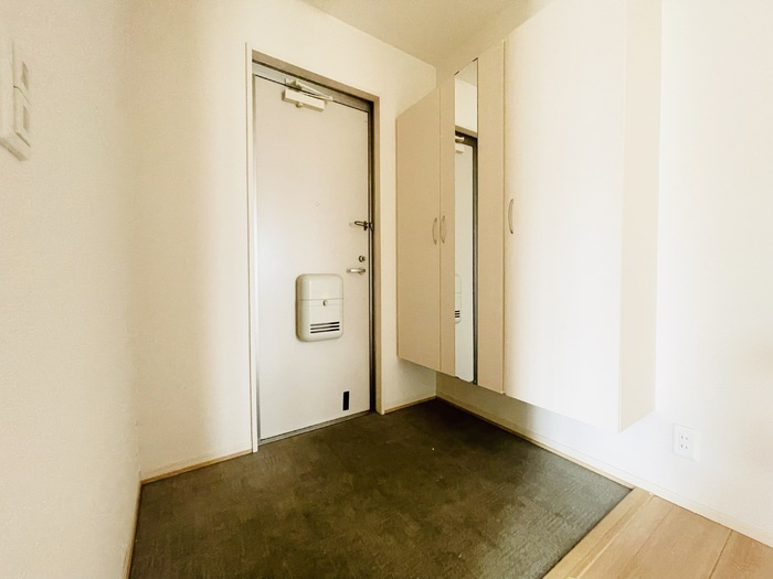 D-room桜町 A棟の玄関|☆トールタイプのシューズボックス付き玄関♪