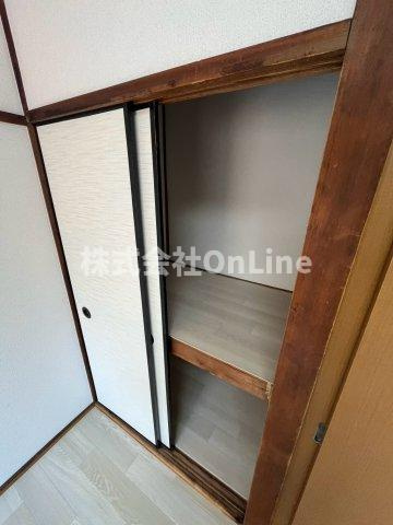 下小阪5丁目2階建貸家の収納
