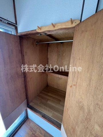 下小阪5丁目2階建貸家の収納