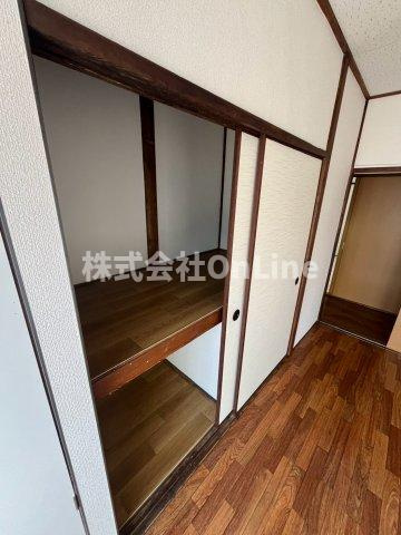 下小阪5丁目2階建貸家の収納