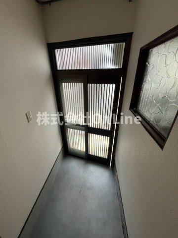 下小阪5丁目2階建貸家の玄関